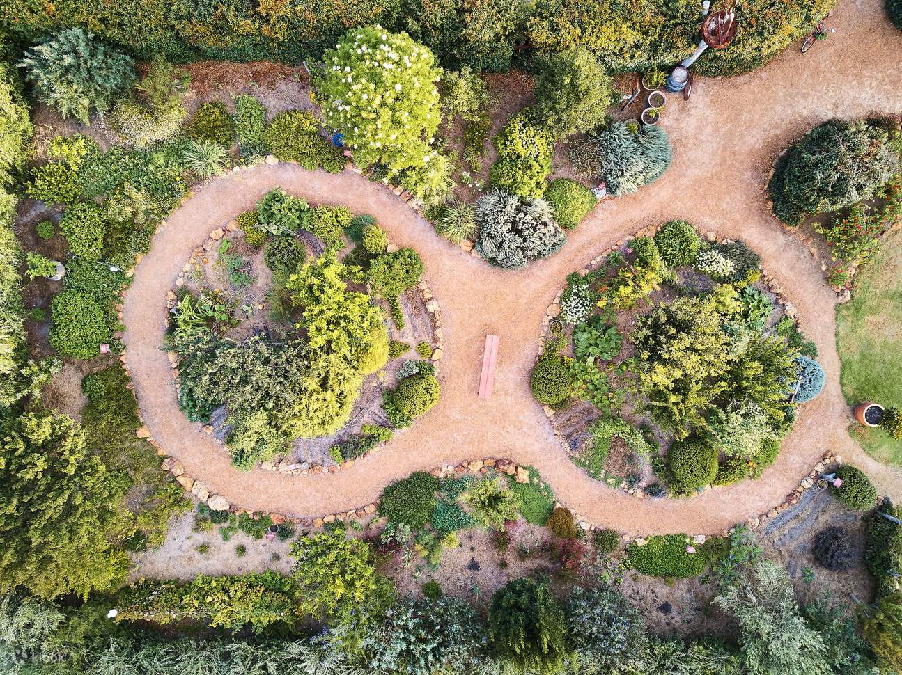 ค้นพบต้นไม้ผล สมุนไพร ดอกไม้ และผักตามฤดูกาลที่อธิบายและเข้ากันได้ดีกับรสชาติ เนื้อสัมผัส และสไตล์ของไวน์จาก Whicher Ridge