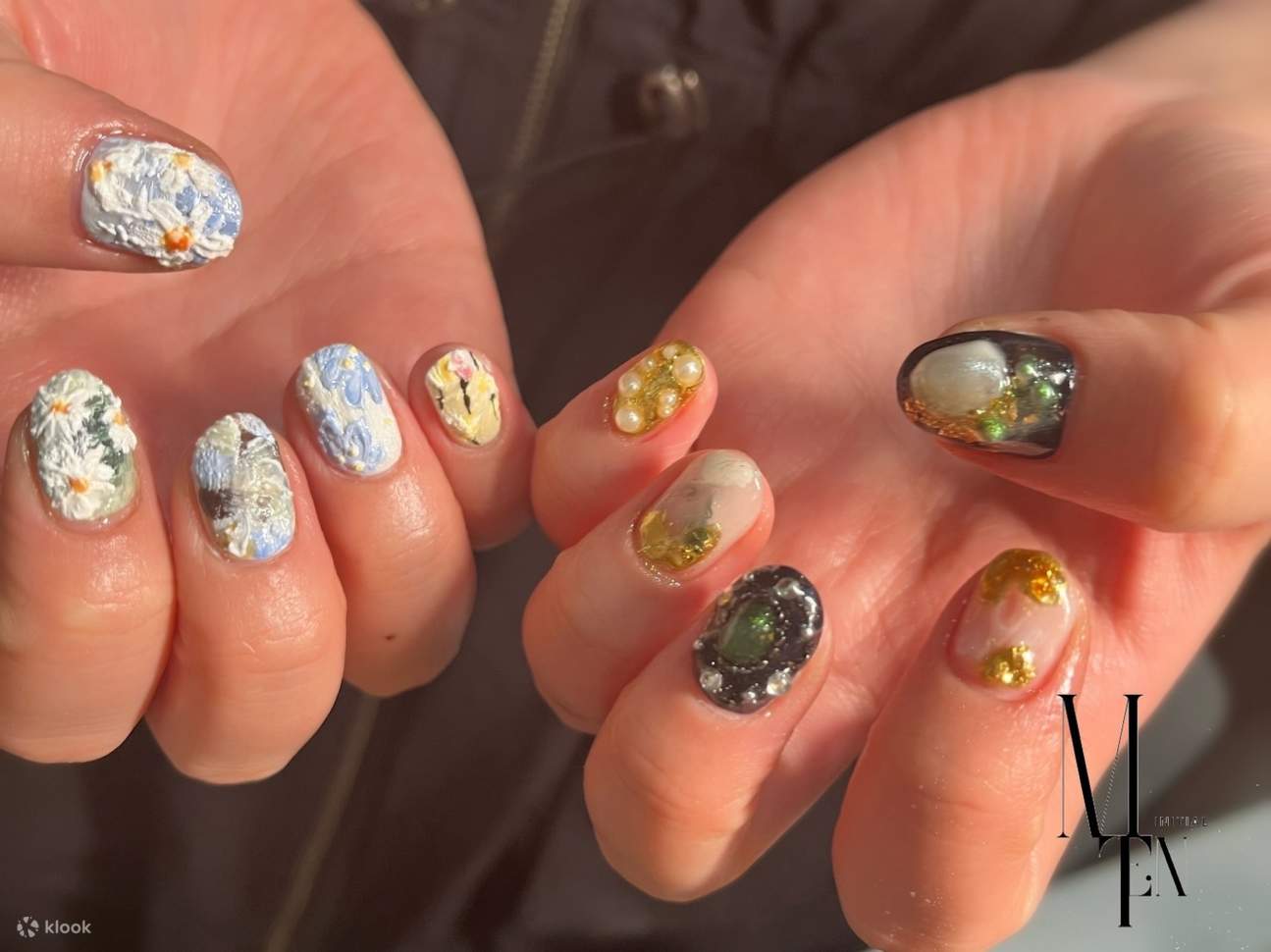 Ruang pribadi yang nyaman menciptakan suasana santai, memungkinkan Anda menikmati waktu yang menyenangkan bahkan saat bepergian.