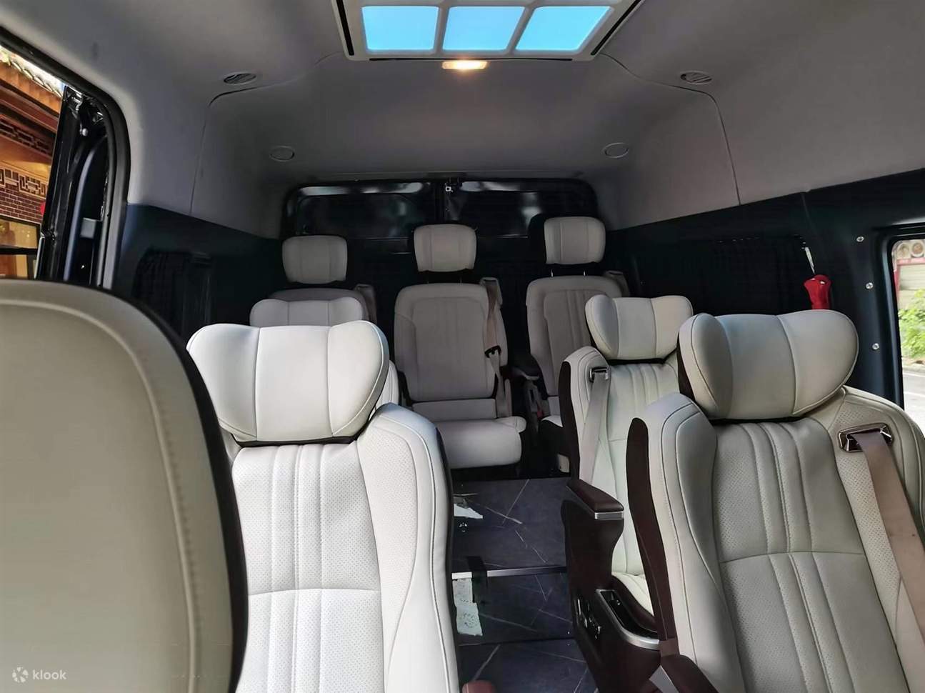 Xe 9 chỗ Ford Transit hoặc tương đương