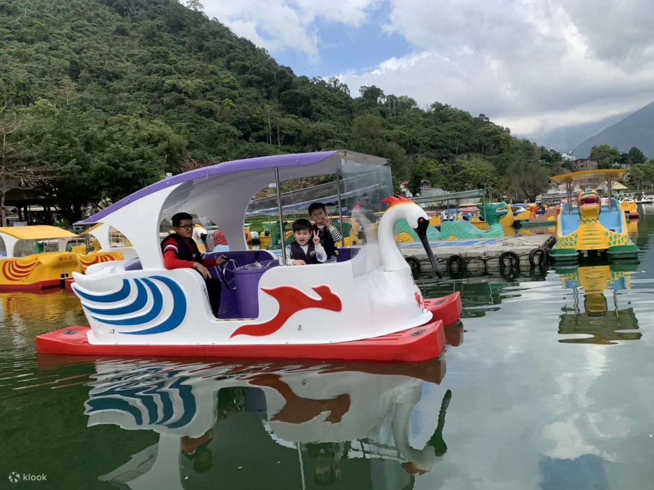 鲤鱼潭 电动水上脚踏船