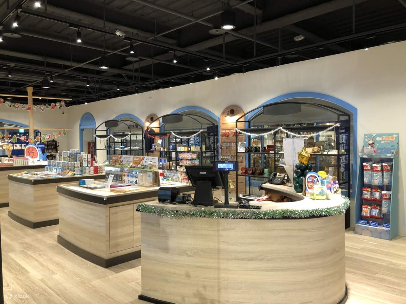 1F Gift Shop