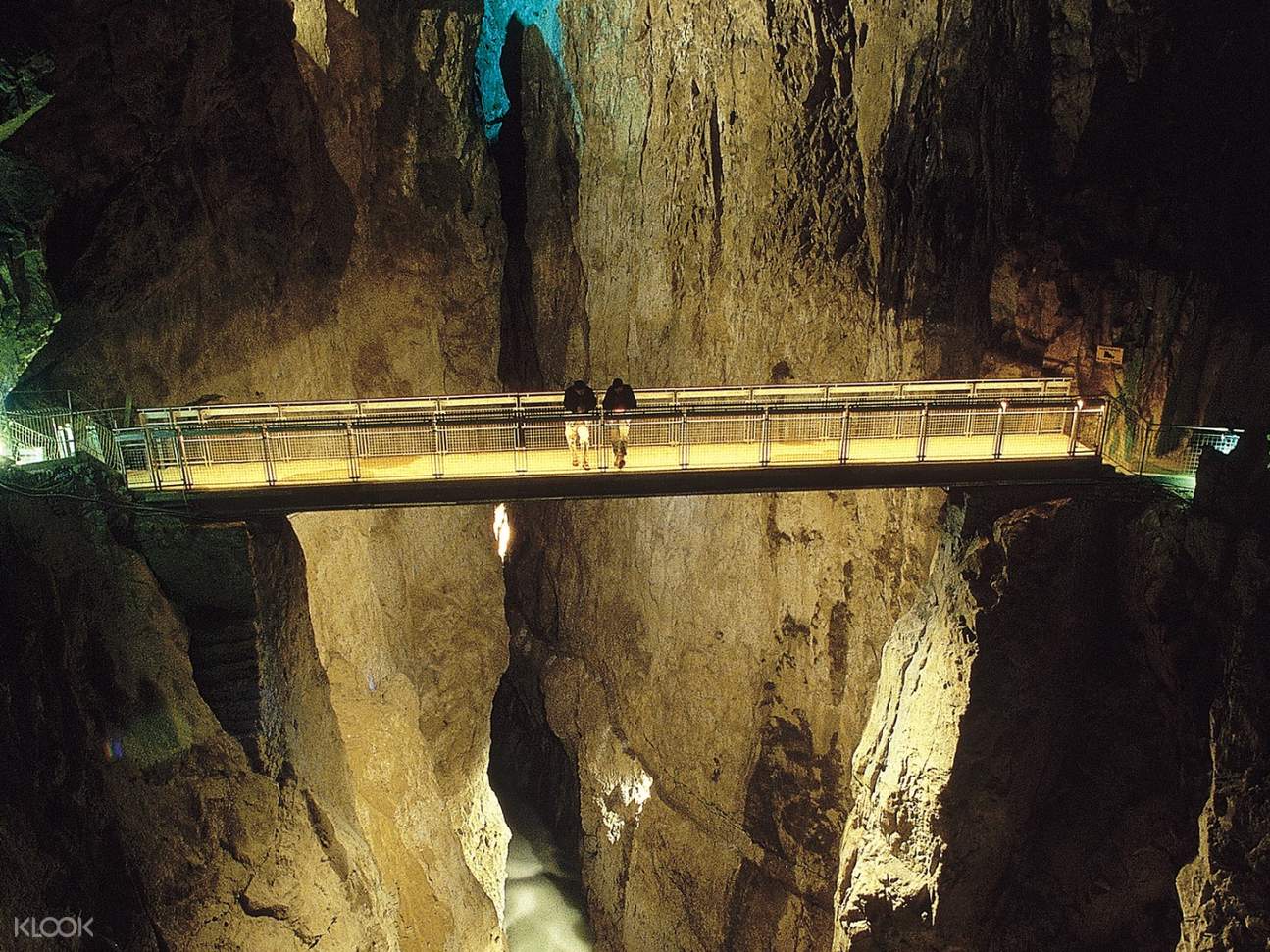 подземный мост. ущелье ааре. пещеры мосты. афонская пещера в абхазии. новоафонская пещерная железная дорога.