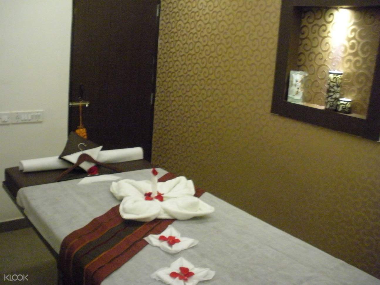 [SALE] Four Fountains DeStress Spa Packages in Pune Ticket KD