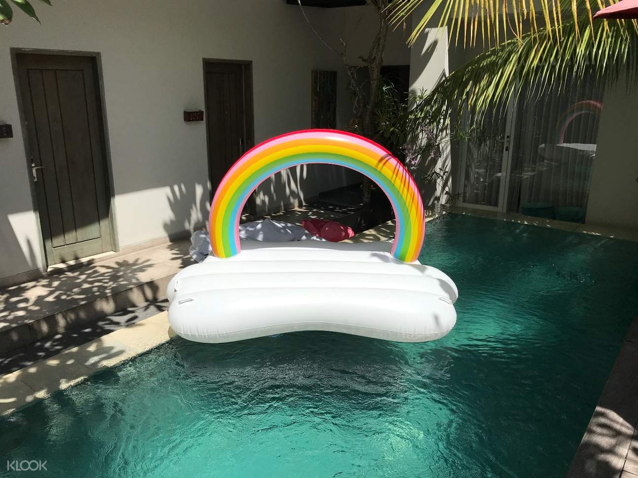 resort pool float