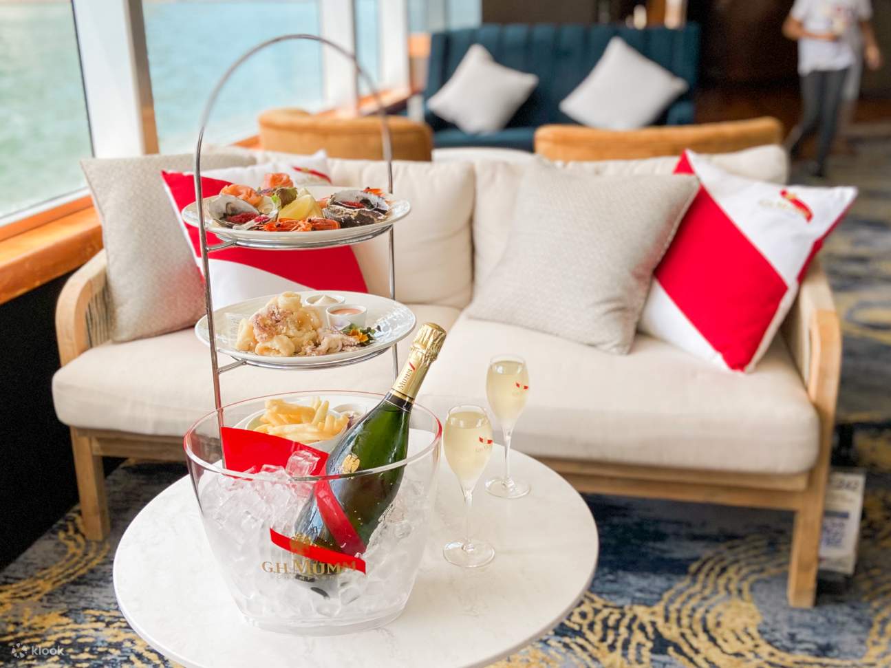 seafood G.H MUMM Grand Cordon cruise