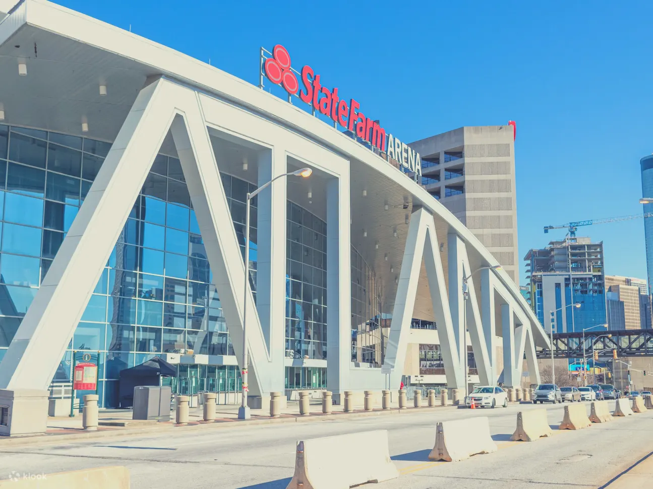 亚特兰大老鹰队篮球比赛在 State Farm Arena 举行