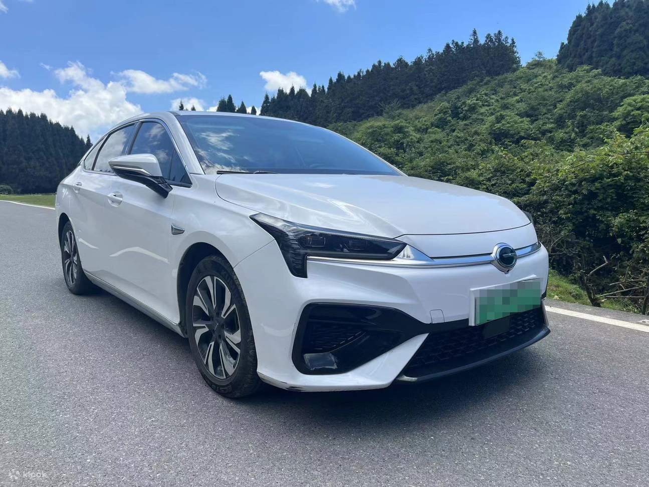 Экономичный 5-местный автомобиль: Aion/Changan/Emgrand/BYD Qin и другие аналогичные модели