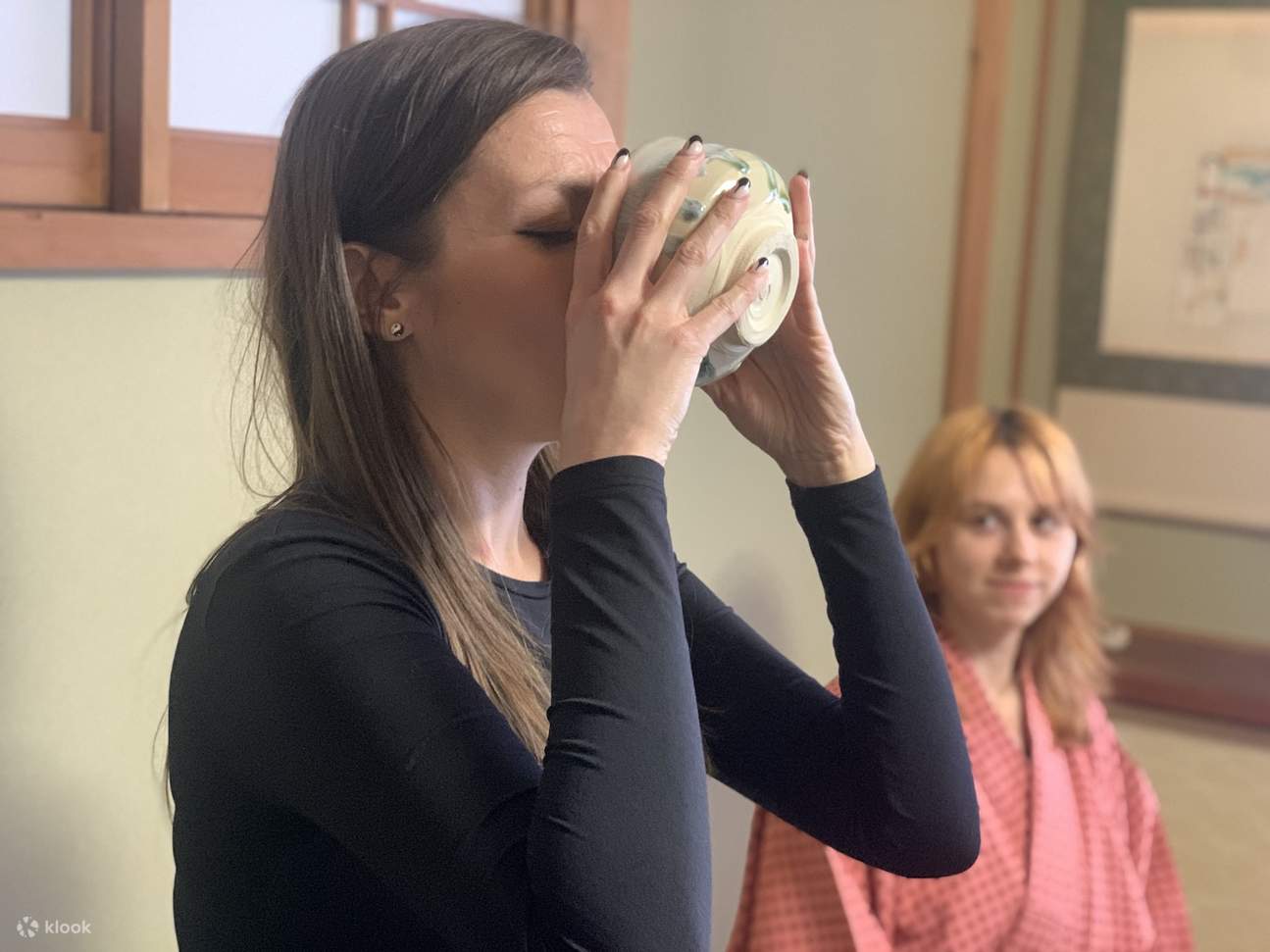 Experiencia de Ceremonia del Té con Sillas en Ninenzaka (Kioto)