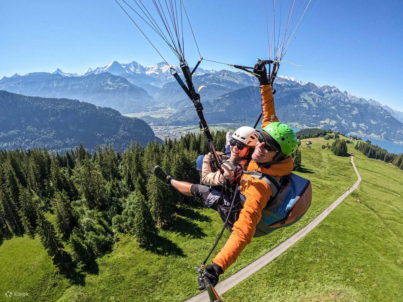 Tandem Paragliding in Interlaken - Der Golden Eagle Flug 