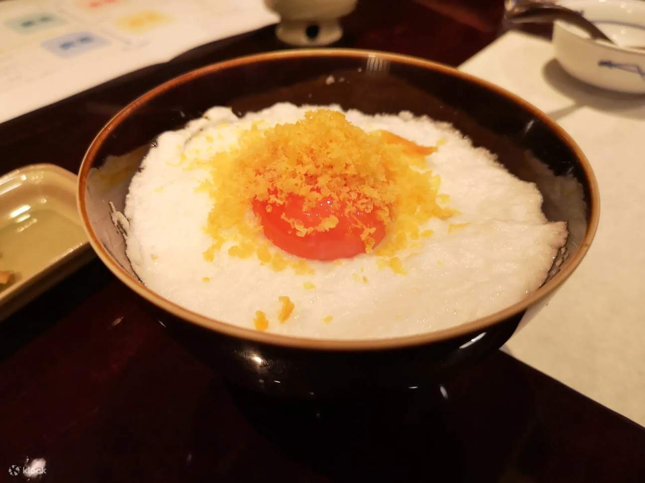 在当地导游的带领下，体验京都美食之旅 - 感受当地风味与传统