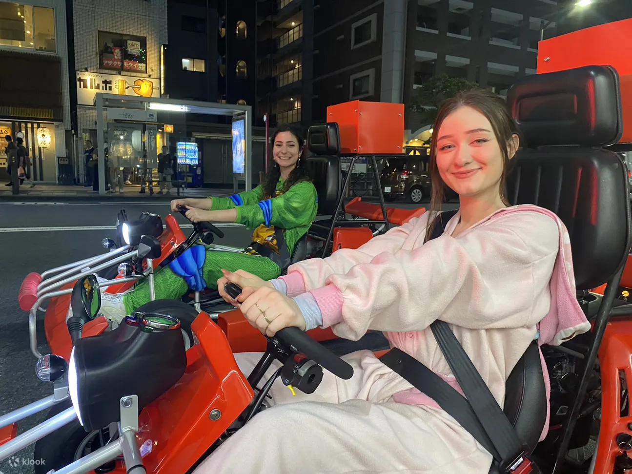 夜间街头卡丁车
