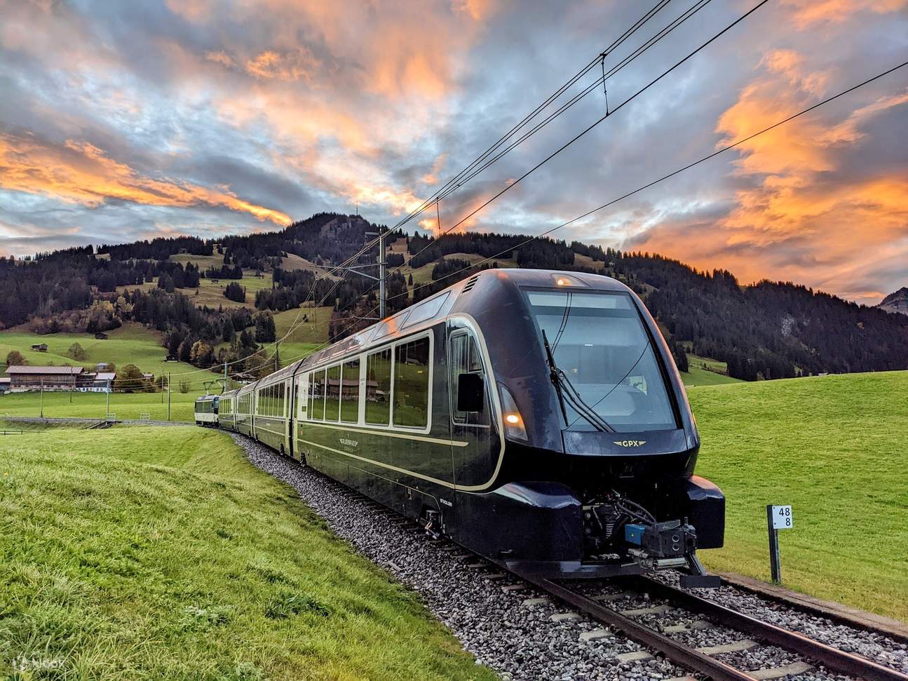 Tiket kereta api panorama premium GoldenPass Express - Paket - Klook ...