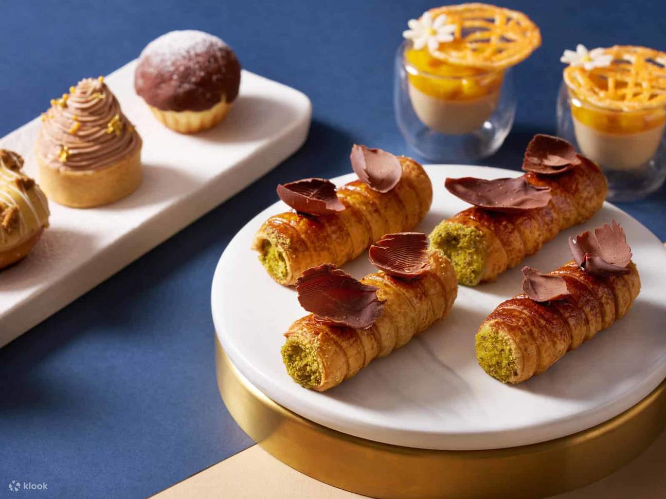 Gran buffet del tè pomeridiano al cioccolato e castagne