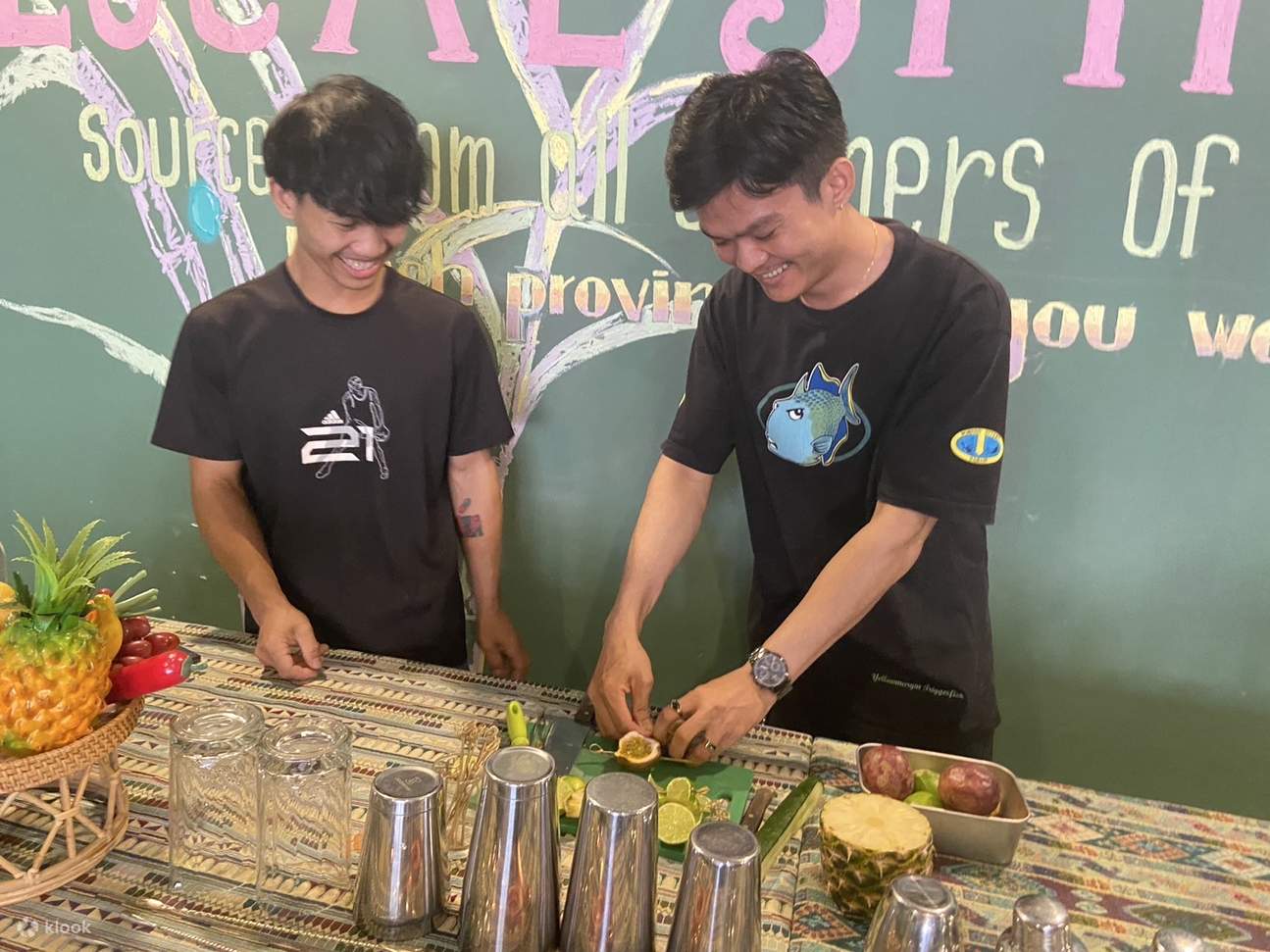 Workshop Pha Chế Cocktail Thủ Công Thái Lan - Kết hợp rượu địa phương với hương vị Thái Lan!