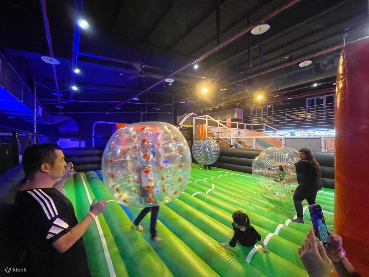 장내 놀이 시설