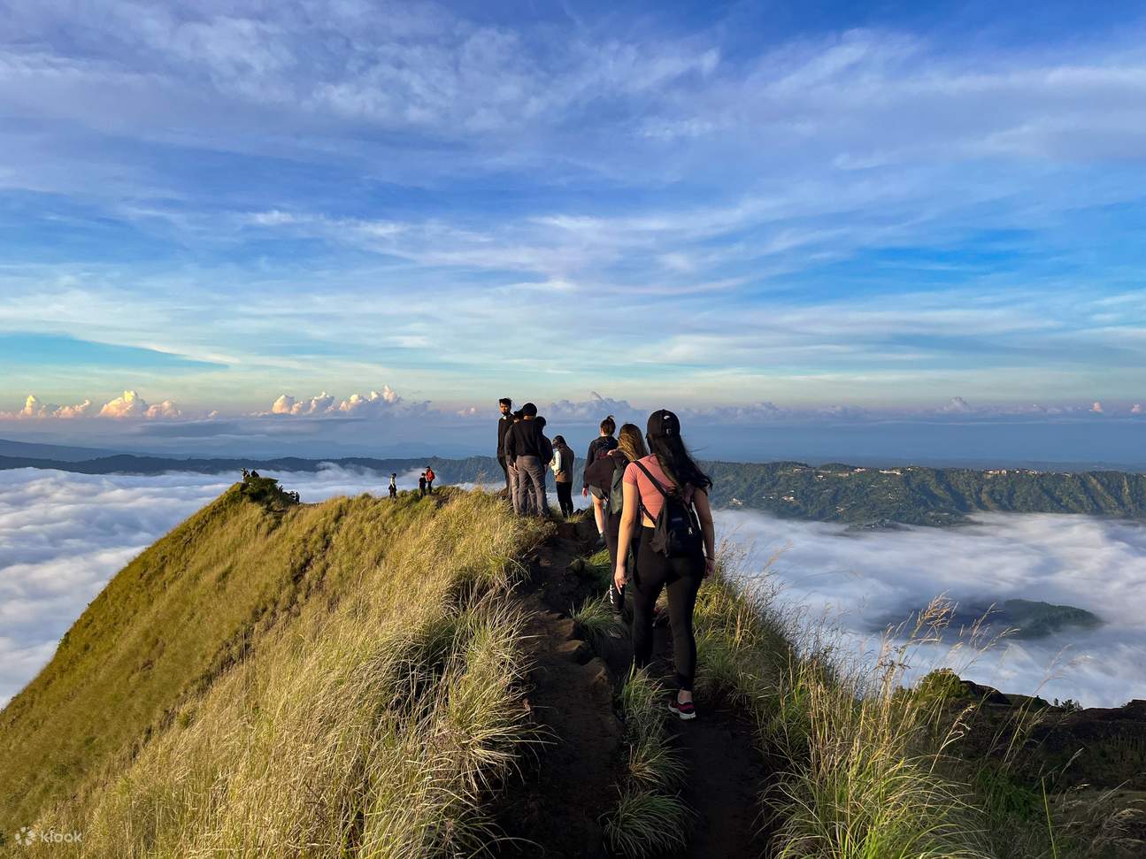 徒步走下巴杜尔火山