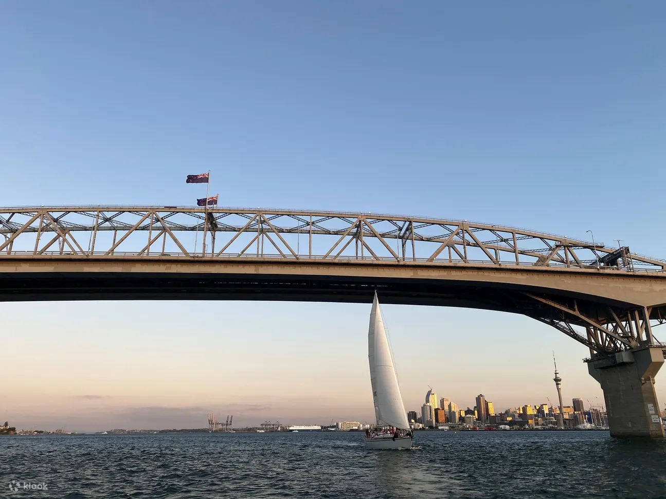 奥克兰海港晚餐游船
