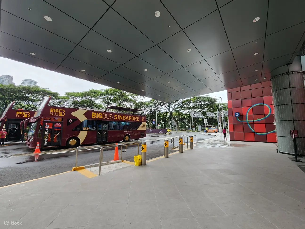 新達城購物中心2號大廈巴士站上車點