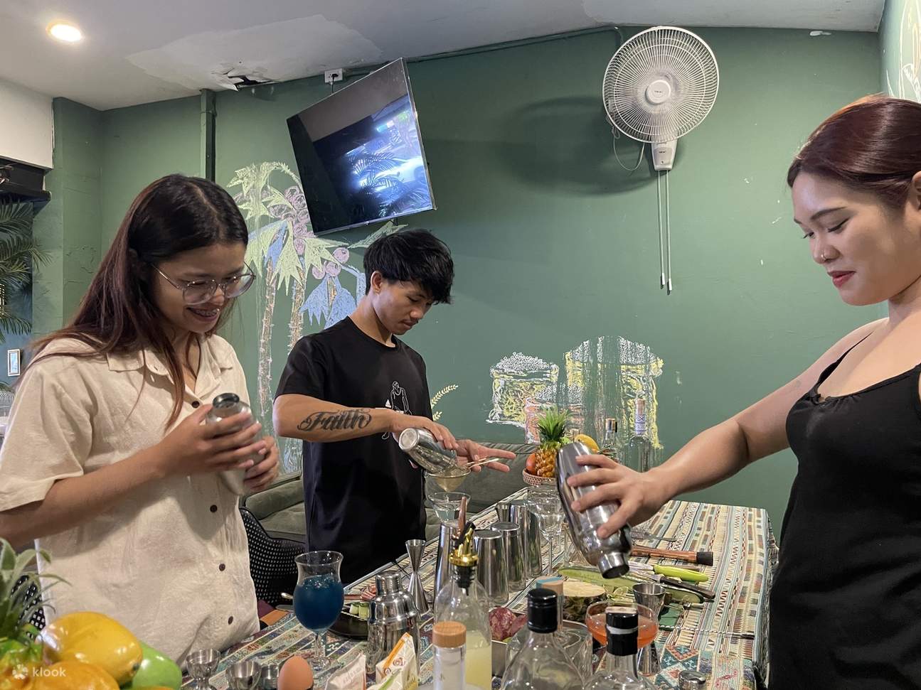 Мастер-класс по приготовлению тайских коктейлей – сочетайте местные напитки с тайскими вкусами!