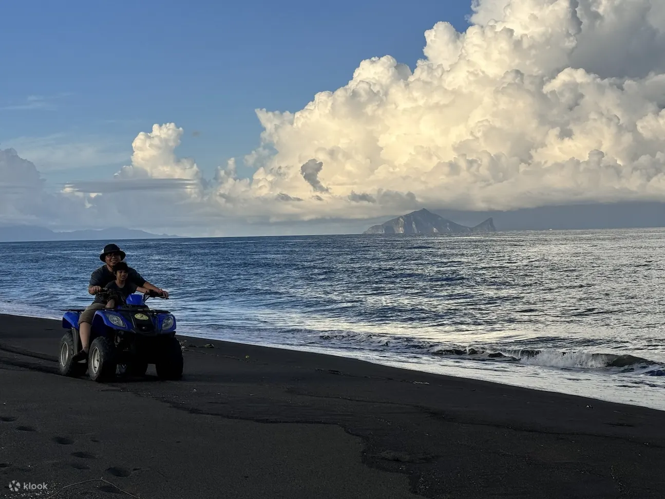 沿着笔直海岸线漫骑，搭配无敌海景，真是太美了