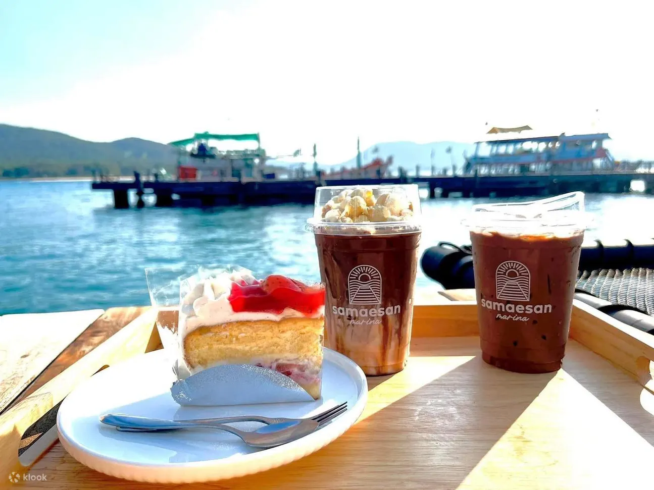Samesan Marina 餐厅的甜点和咖啡