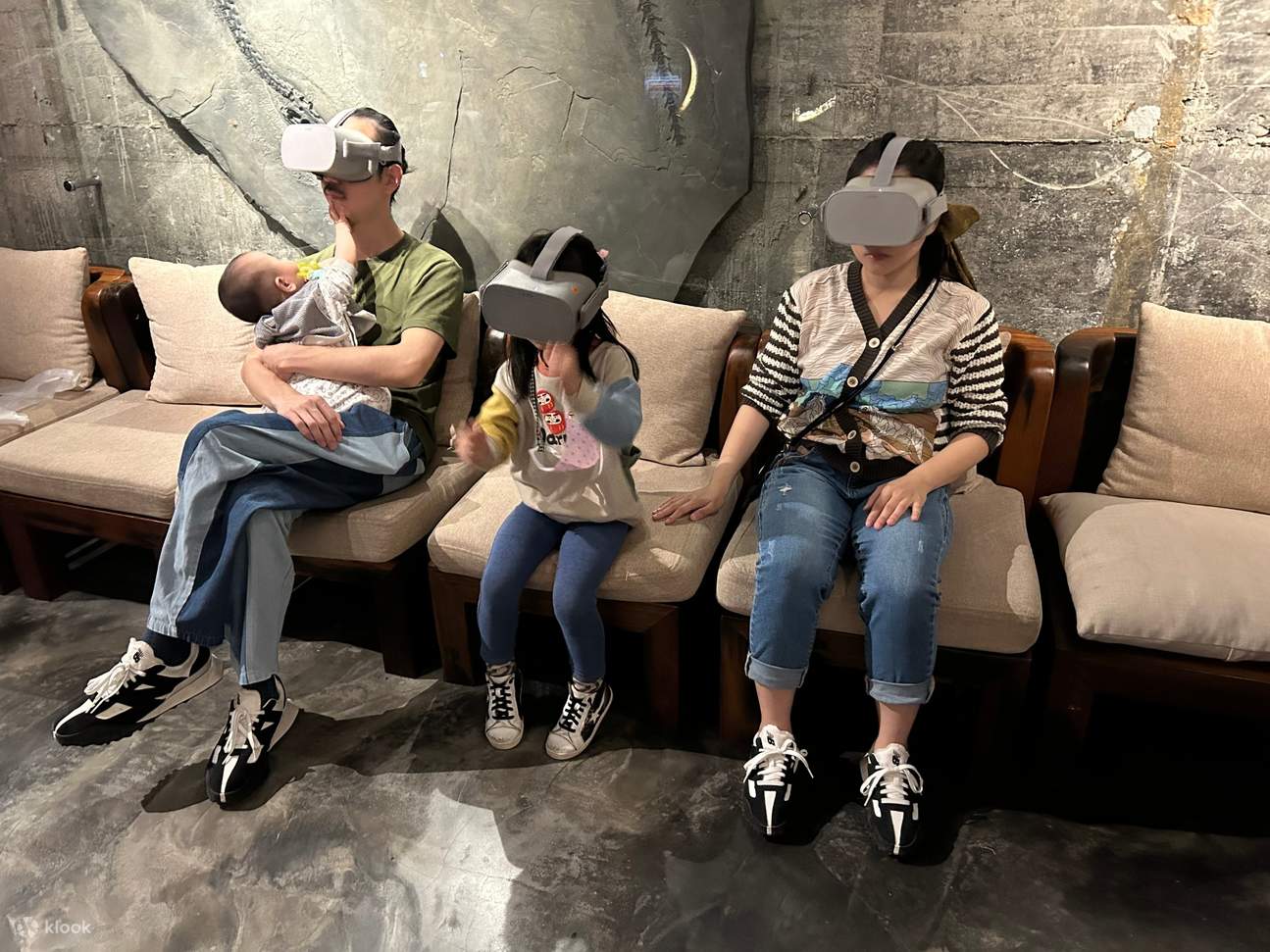 Tiket Masuk Robert Y Kota Seni Impian Gila - Runtuhan