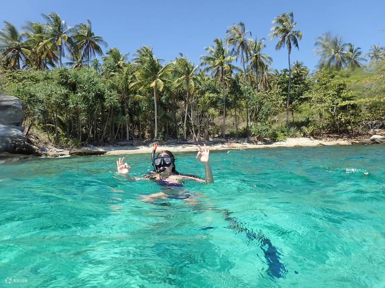 ล่องลอยไปตามกระแสน้ำอันเงียบสงบ รายล้อมด้วยความมหัศจรรย์แห่งธรรมชาติ