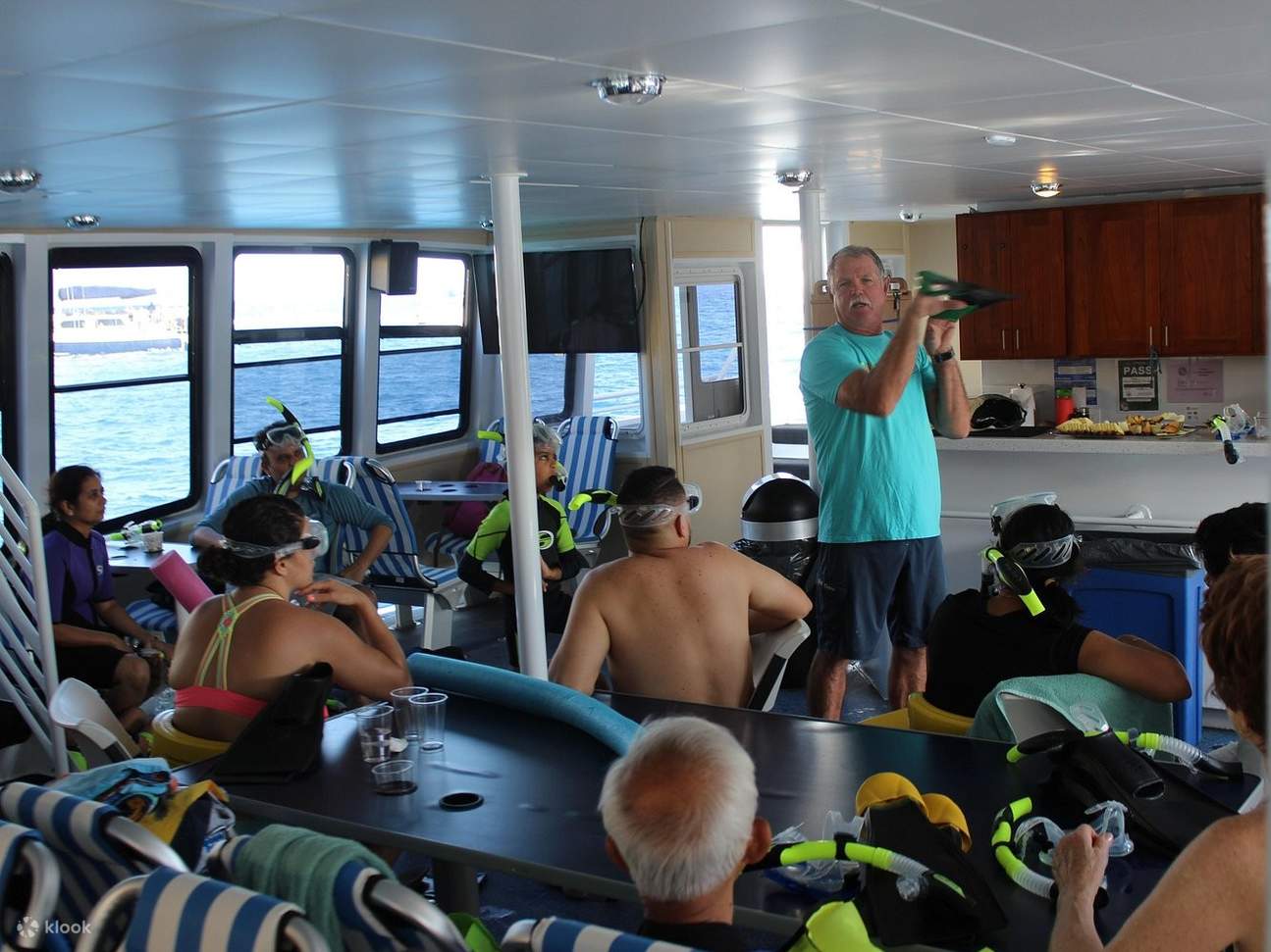 친절한 스태프가 스노클링을 시작하기 전에 안전 수칙을 명확하게 안내해 드립니다.