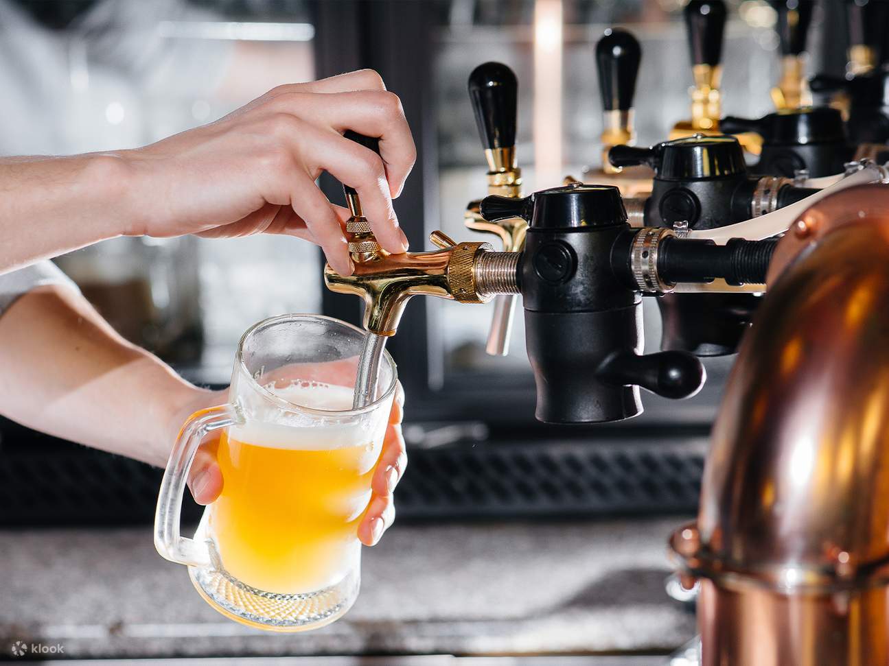 คูลลิ่งทาวเวอร์ รูฟท็อปบาร์