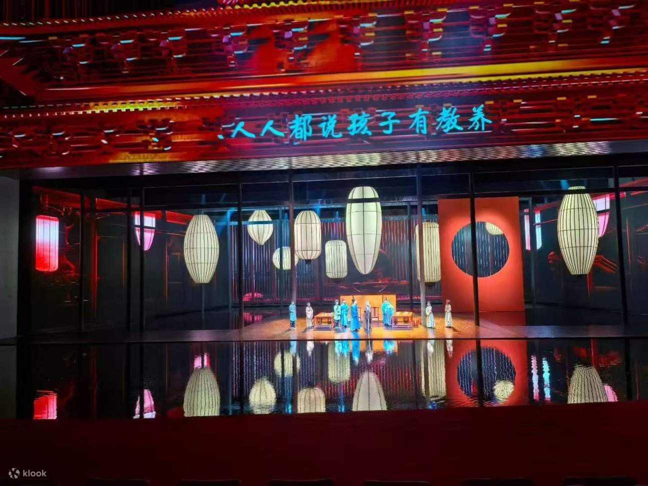 在光影流轉中展現武夷山水的千年積澱，彷彿一幅動態的山水長卷