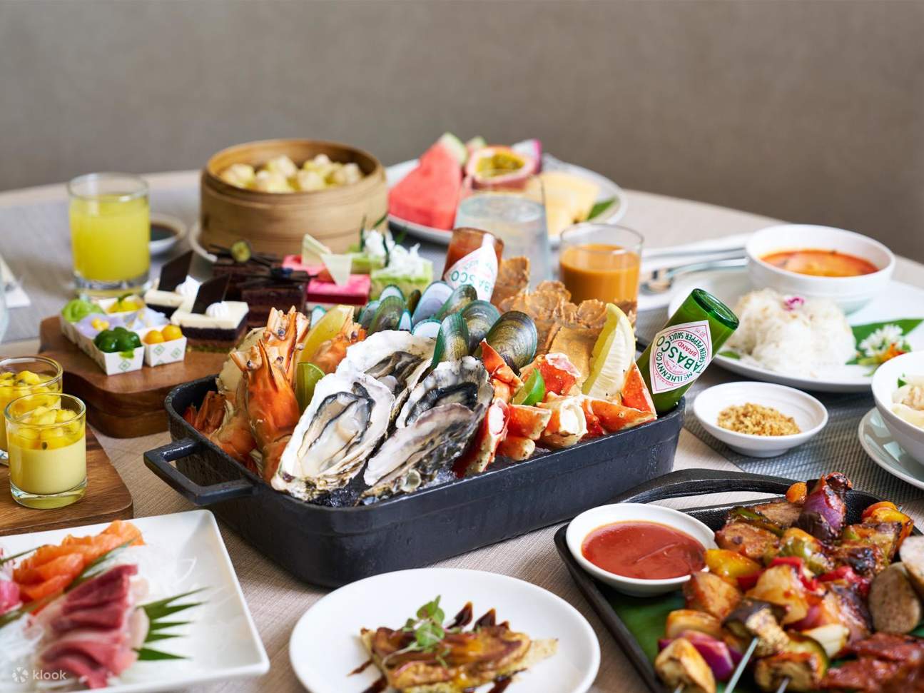Buffet at Chon Som All Day Dining, Courtyard by Marriott Suvarnabhumi Airport