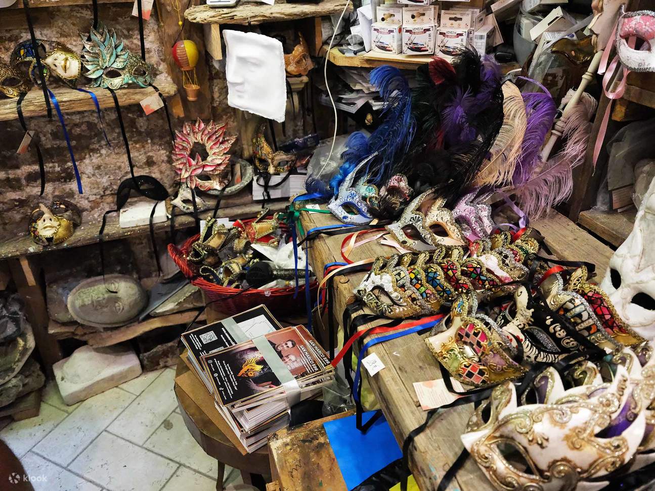 Laboratorio di creazione maschere di carnevale a Venezia