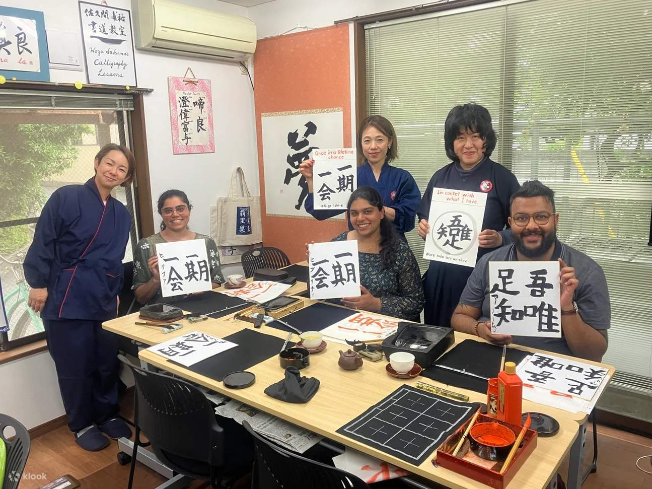 Kalligraphie-Erlebnis mit Kimono / Yukata in der Nähe des Edo Freilichtmuseums