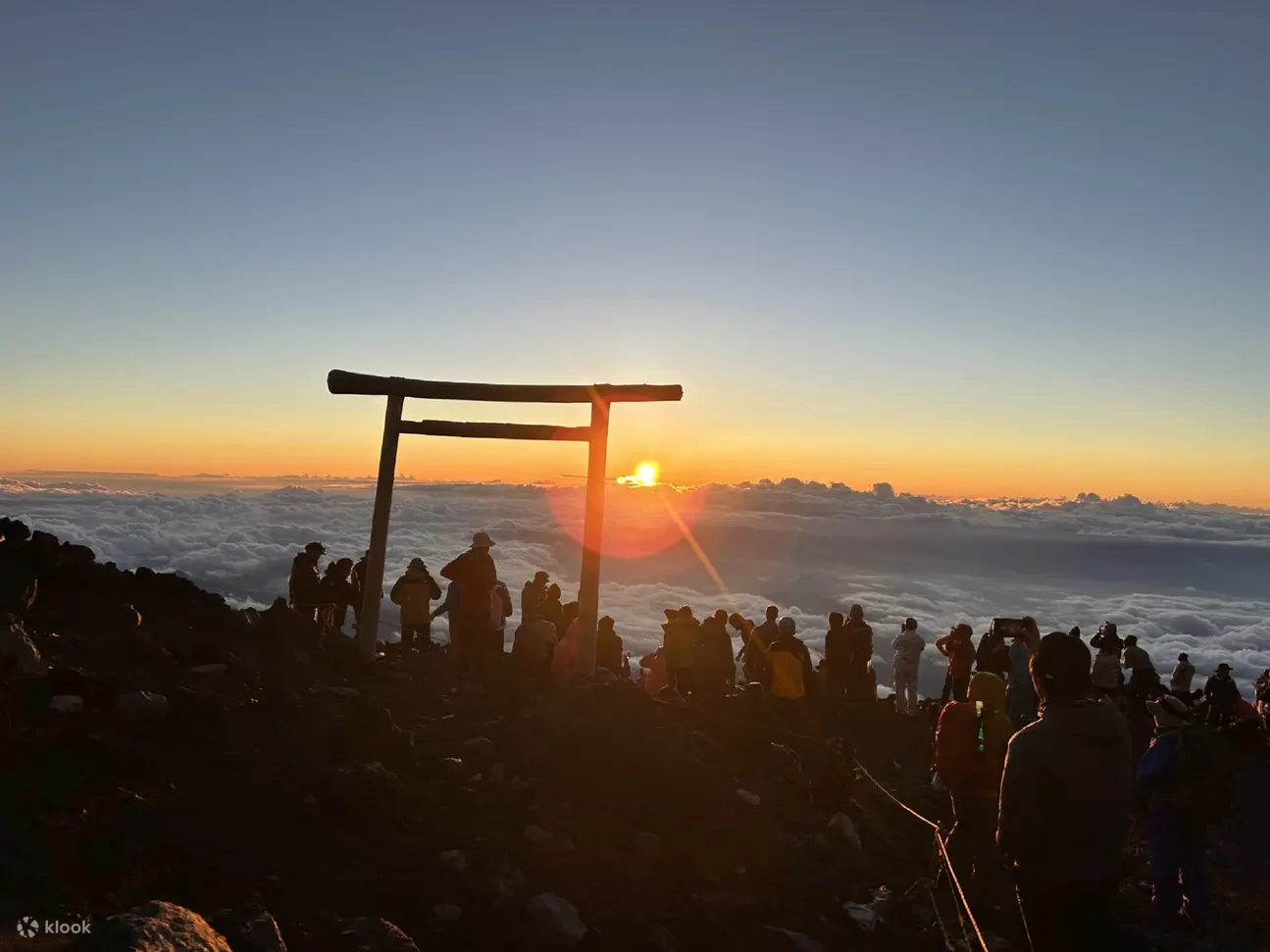 新宿出发，2日世界遗产富士山登山之旅（含导游）