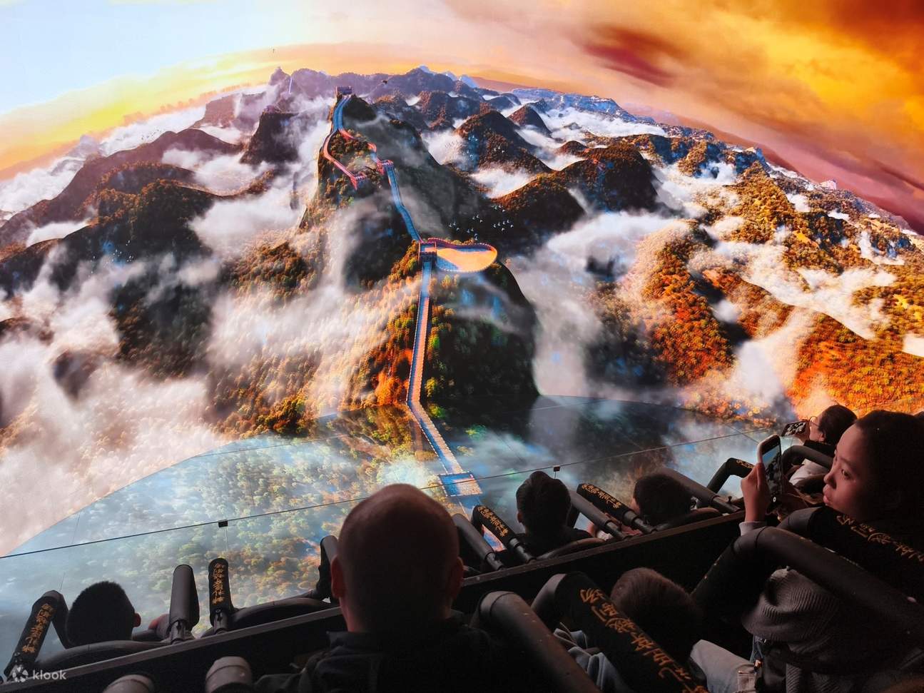 Такой подход «передачи культуры через пейзаж» позволяет Шанхаю быть не просто холодным скоплением зданий, а живым организмом с историей и своими историями.