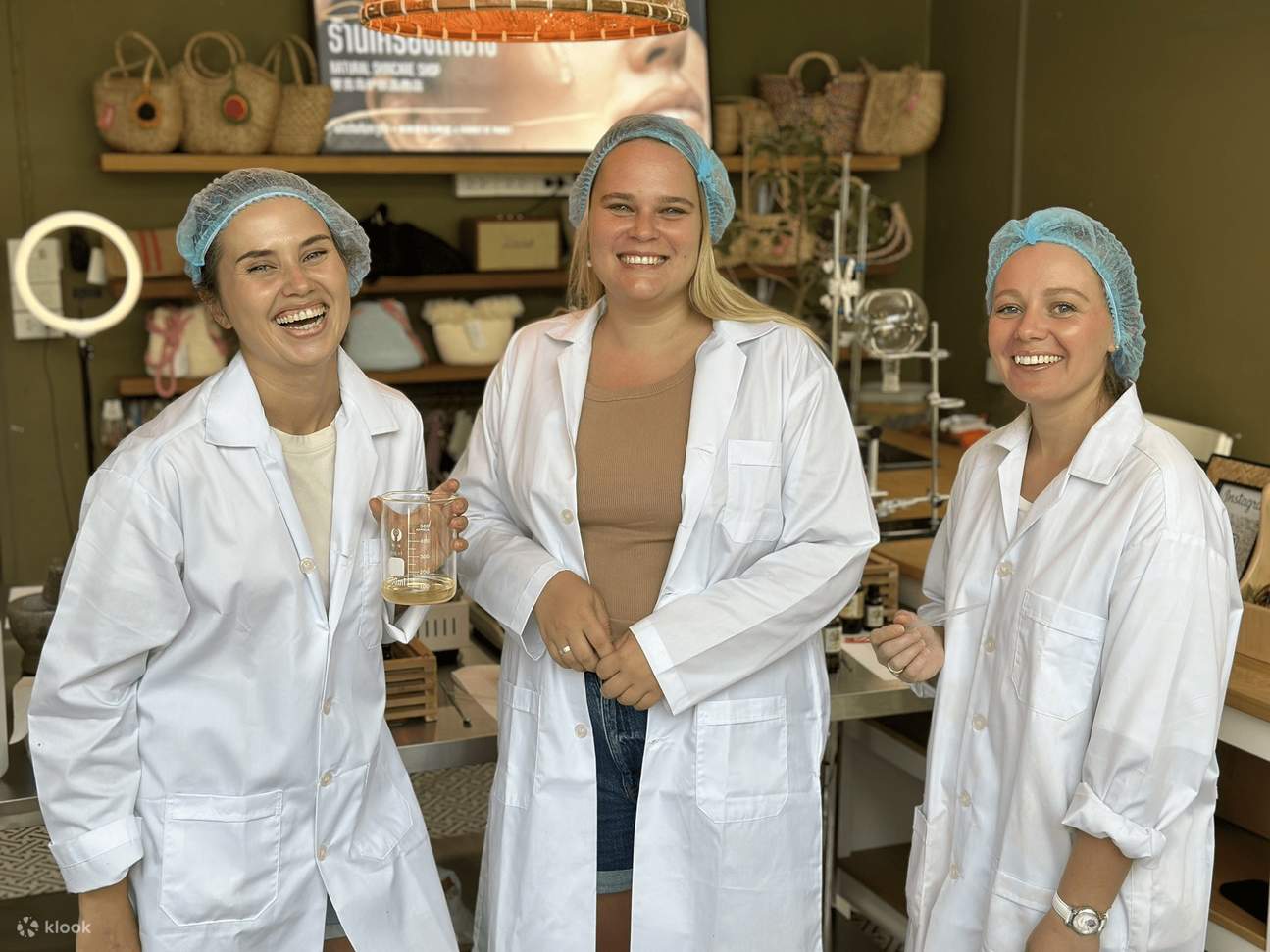 Scopri di più sulla cosmesi erboristica, gli oli naturali e divertiti