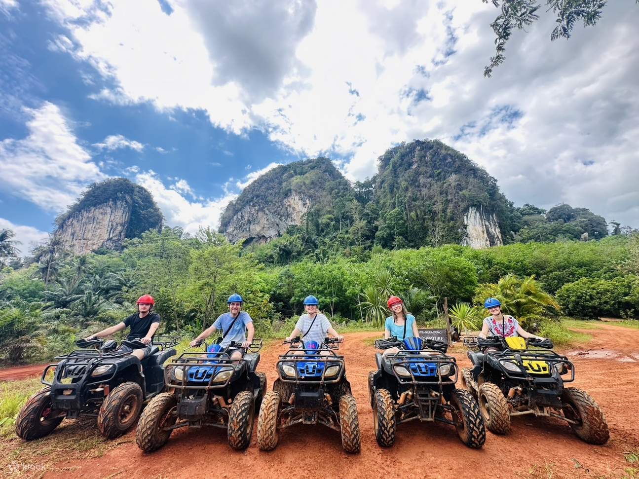 甲米私人旅游：大象洗浴和虎伊托瀑布ATV