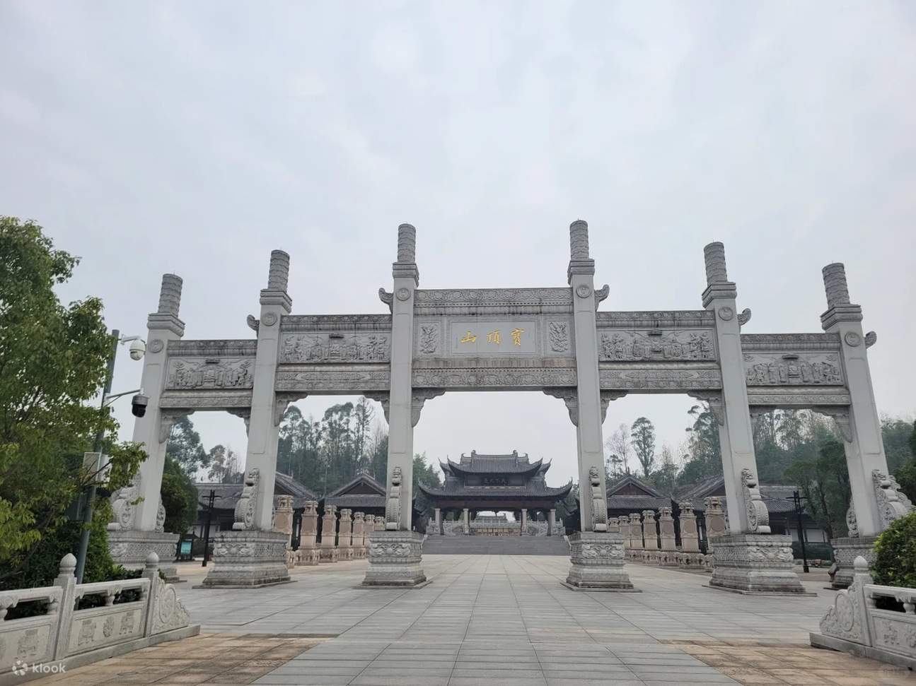 Lawatan Sehari Penuh ke Dazu, Chongqing dengan Kereta Sewa