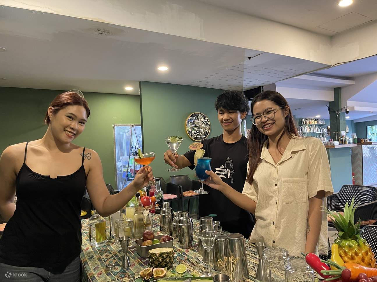 Xưởng làm cocktail thủ công Thái Lan ở Chiang Mai