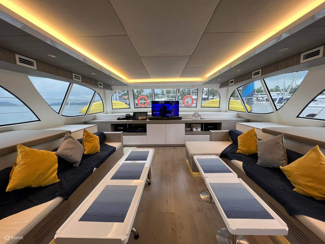 Massimo Yacht Lounge
