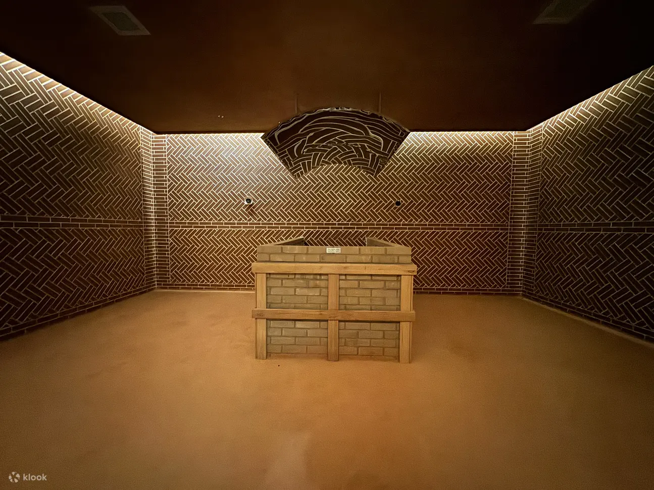Bulgama Room（具有高远红外线辐射水平的红色粘土砖）。温度从60到90度