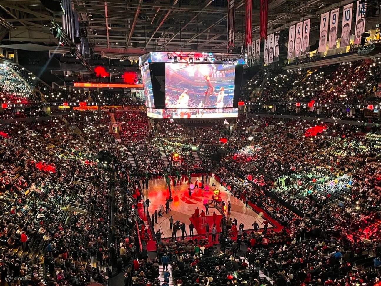 Pertandingan Bola Basket Toronto Raptors di Scotiabank Arena