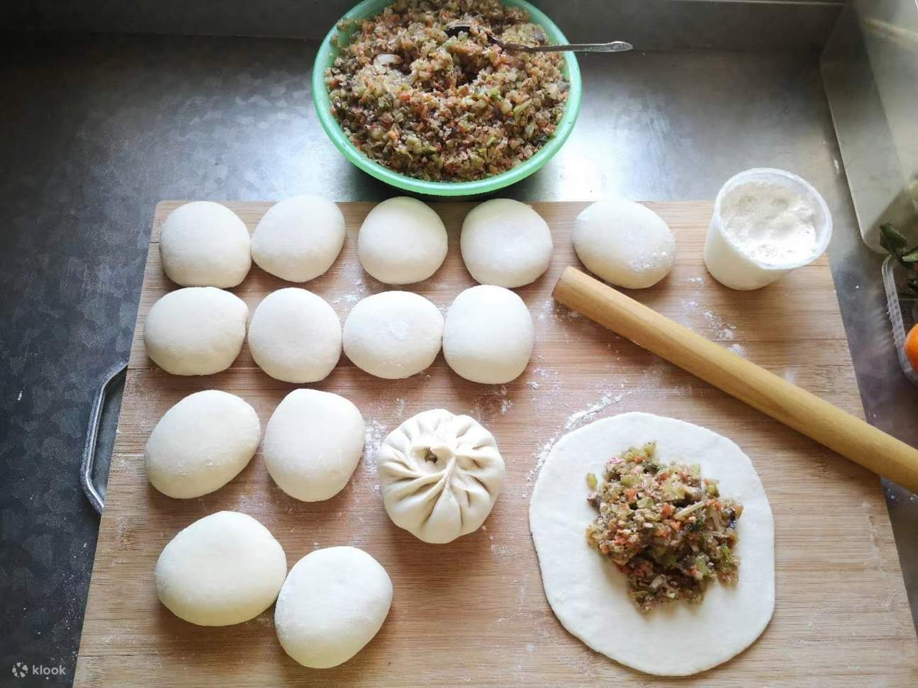 Belajar Membuat Mie Tradisional Cina yang Sempurna Bersama Kelinci di Beijing (Makan Siang/Makan Malam) - Eatwith