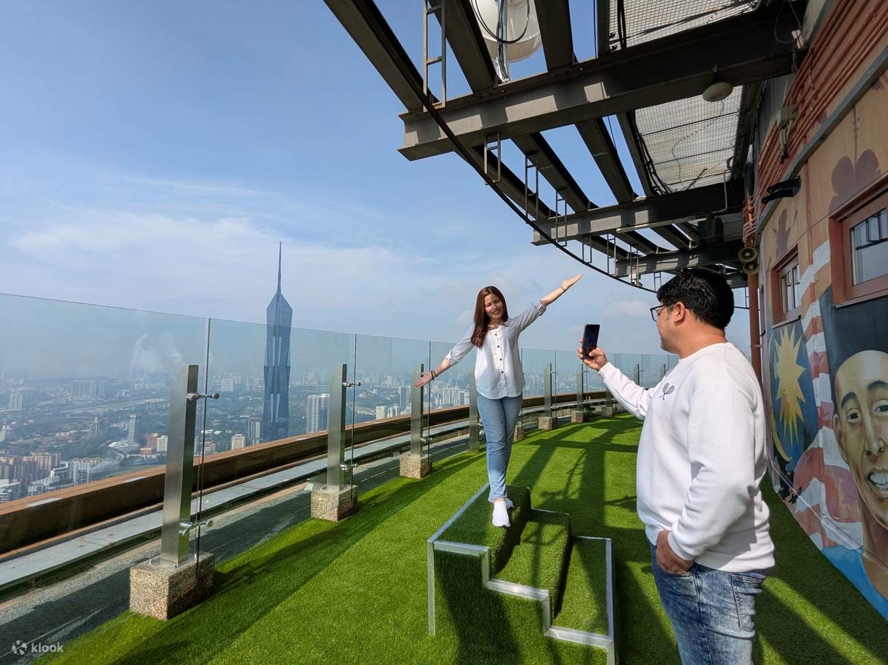 Entrada para la Torre KL