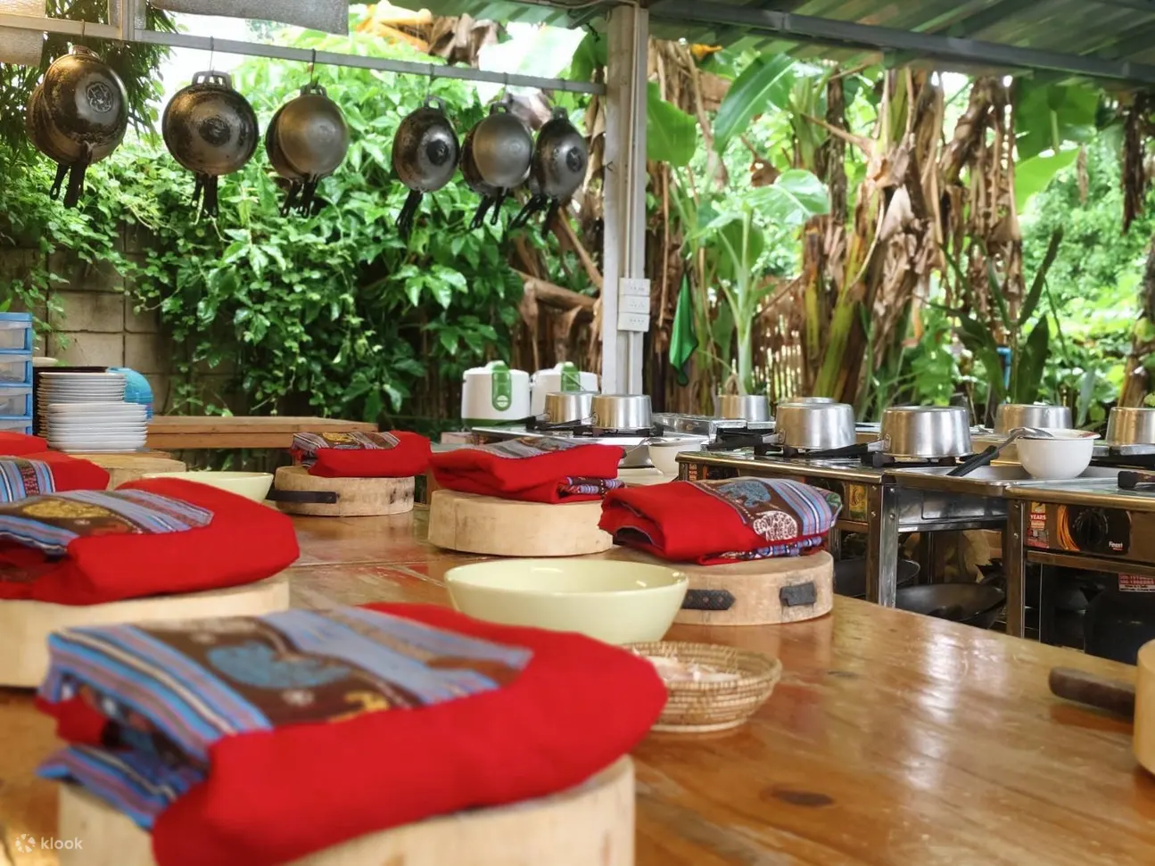 泰国小屋烹饪课程，包括市场和花园之旅