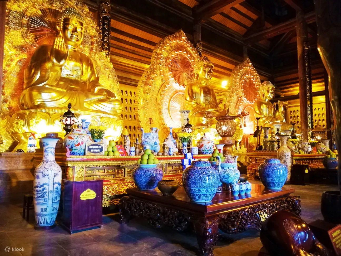 Tượng Phật trong chùa Bái Đính