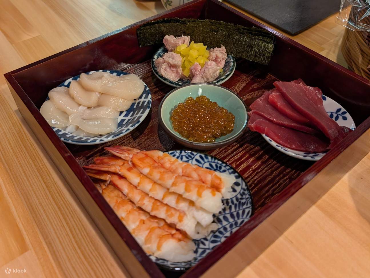 Genießen Sie ein Sushi-Erlebnis in der Nähe des Fuji.