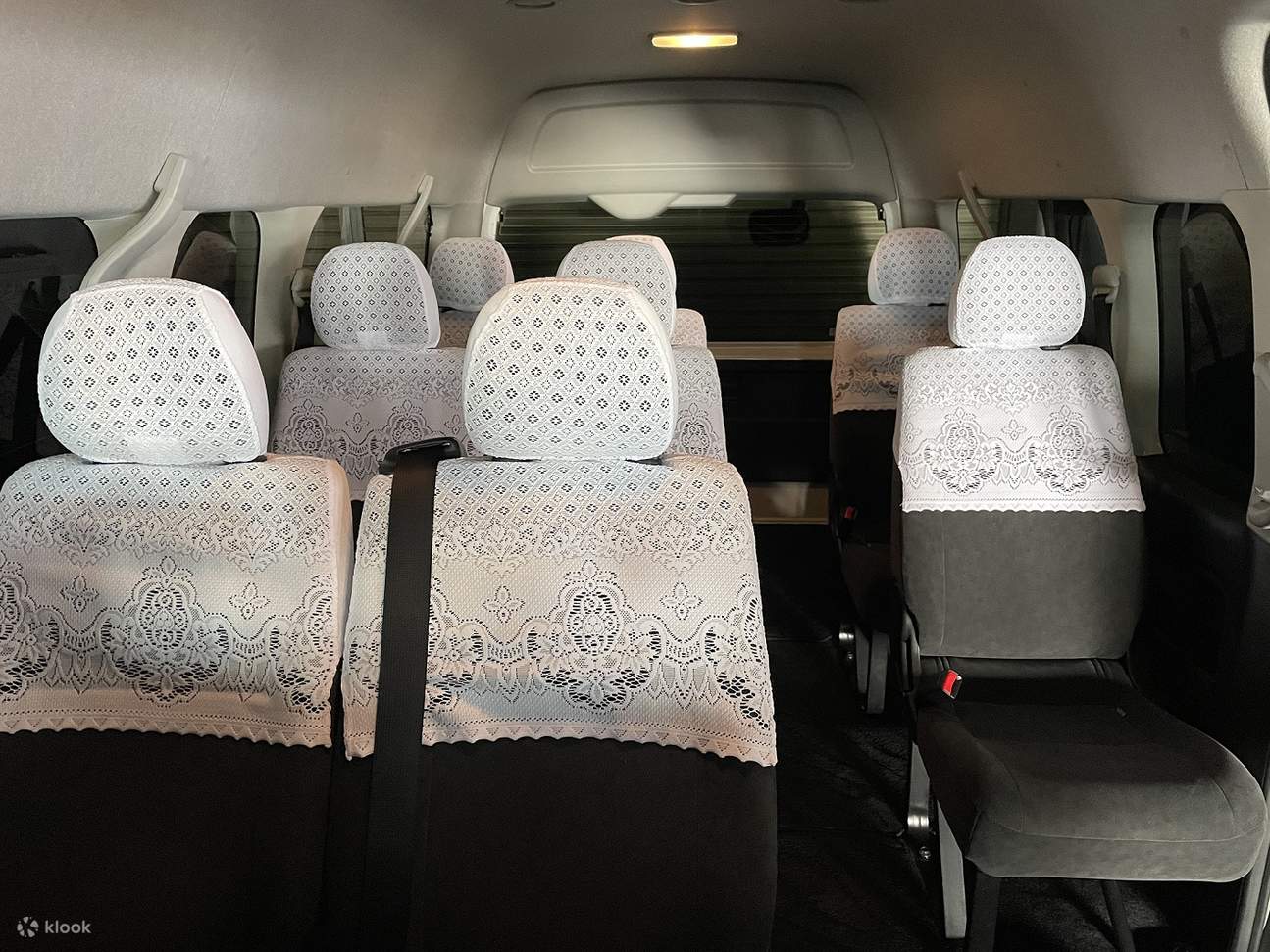 トヨタハイエースの車内