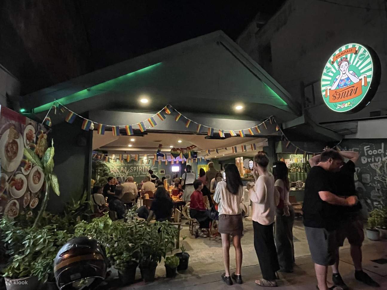 Xưởng làm cocktail thủ công Thái Lan ở Chiang Mai