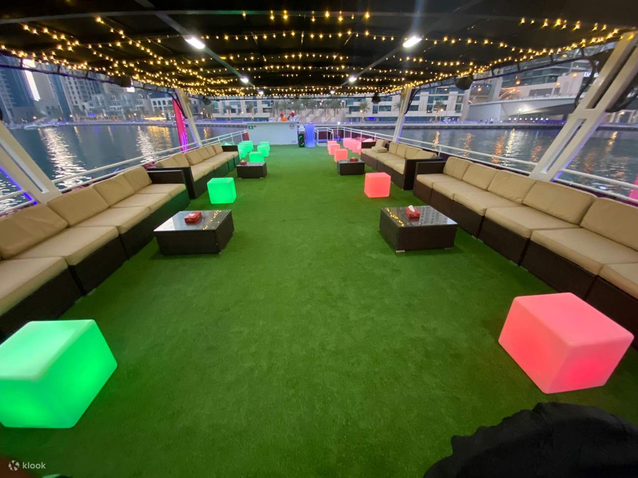 Interior rumah perahu